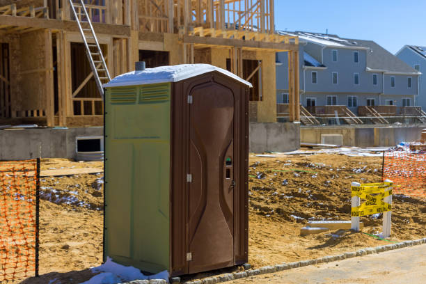 Best Portable restroom trailer rental  in Pinewood, FL