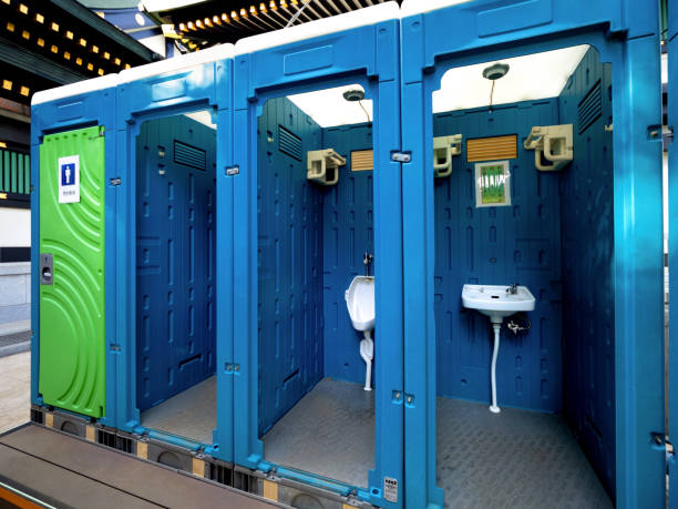 Best Portable bathroom rental  in Pinewood, FL